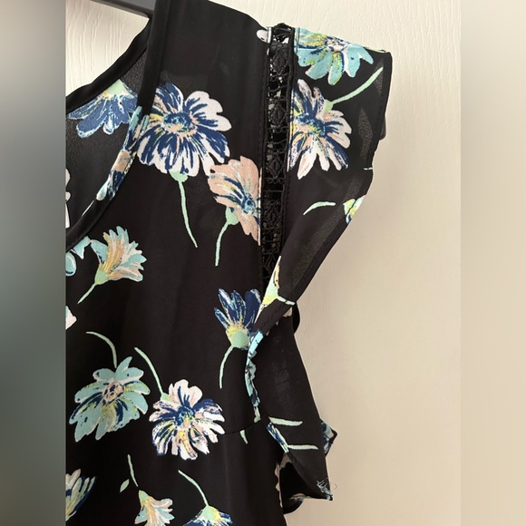 Xhilaration Black Floral Flutter Sleeve Top. Size S/P. - Picture 3 of 10
